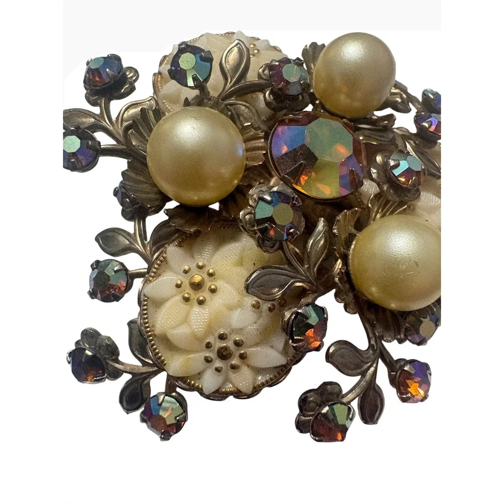 Vintage Aurora Borealis Rhinestone Faux Pearl Carved Flower Floral Brooch Pin - Picture 4 of 7